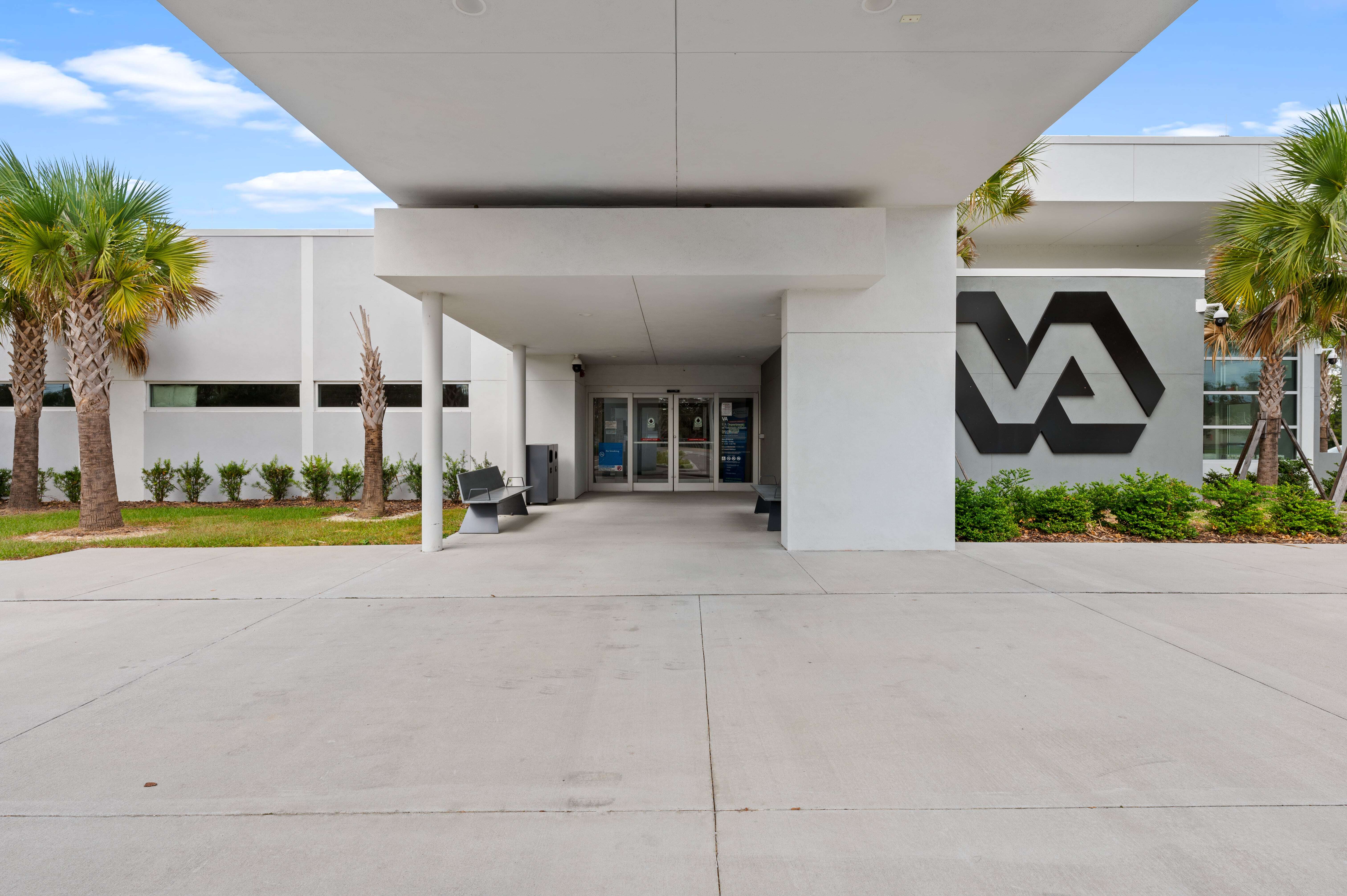 zephyrhills-va-clinic-canopy-dropoff-26