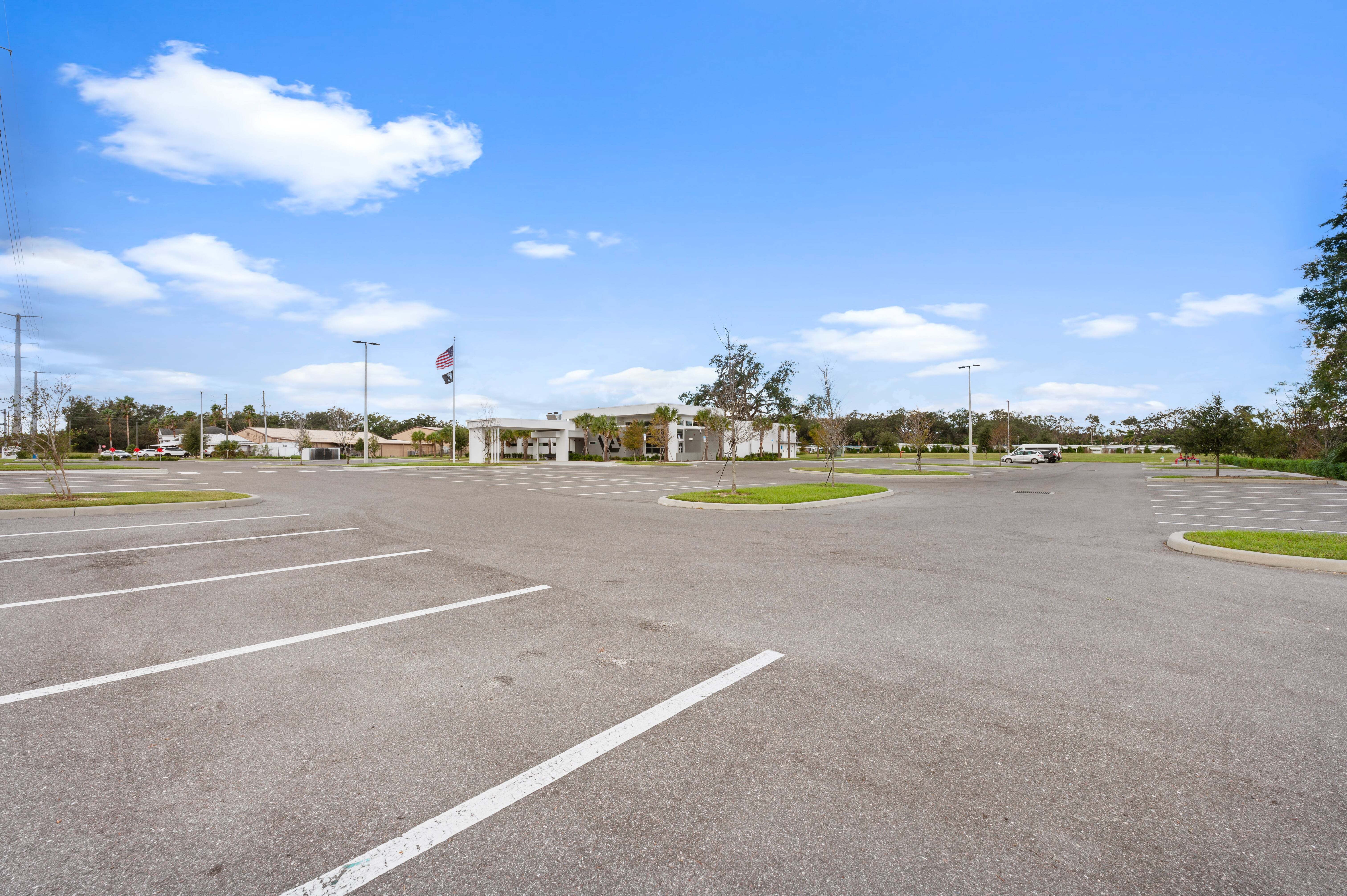 zephyrhills-va-clinic-driveway-view-18