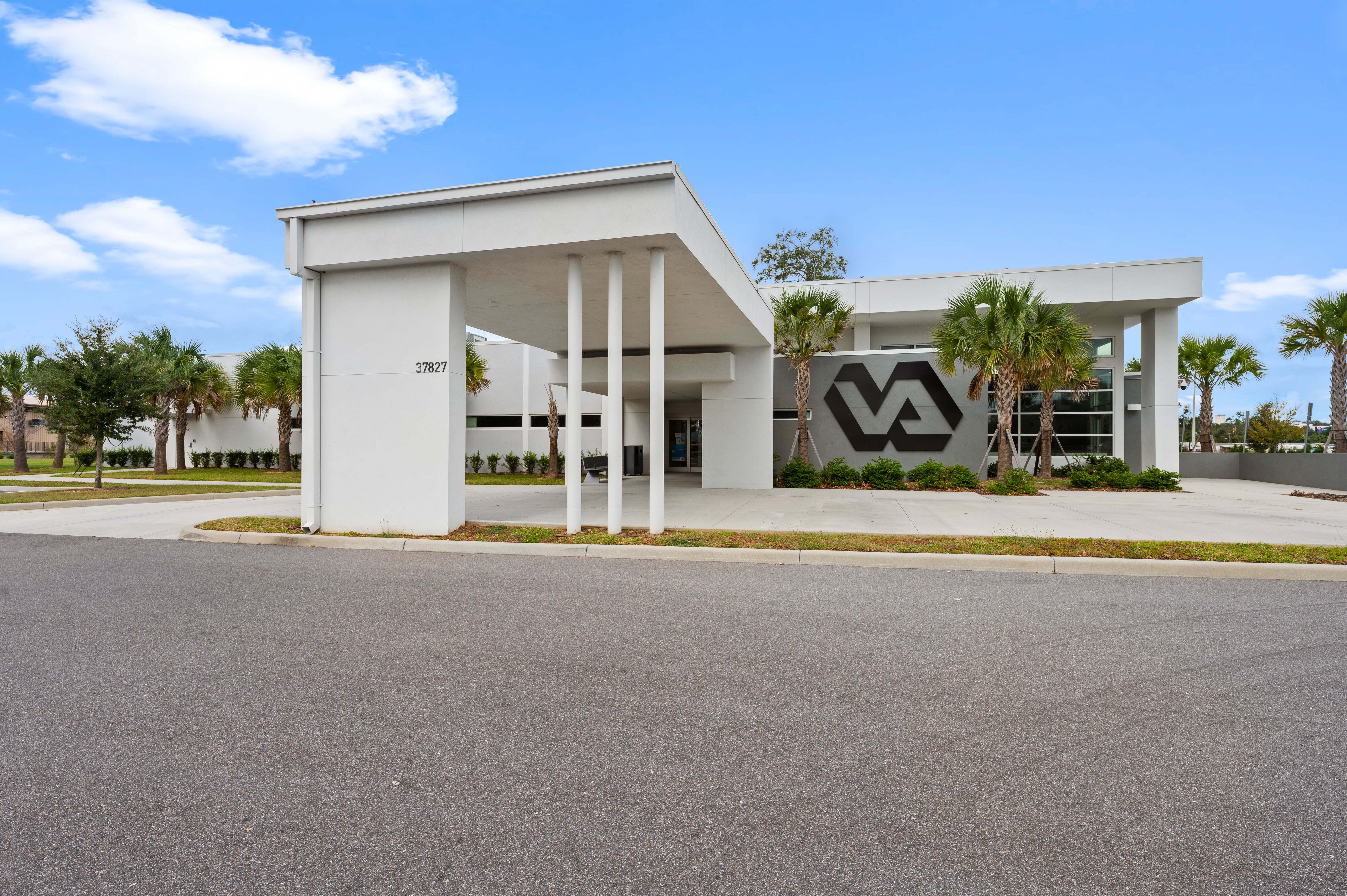 zephyrhills-va-clinic-front-entrance-25