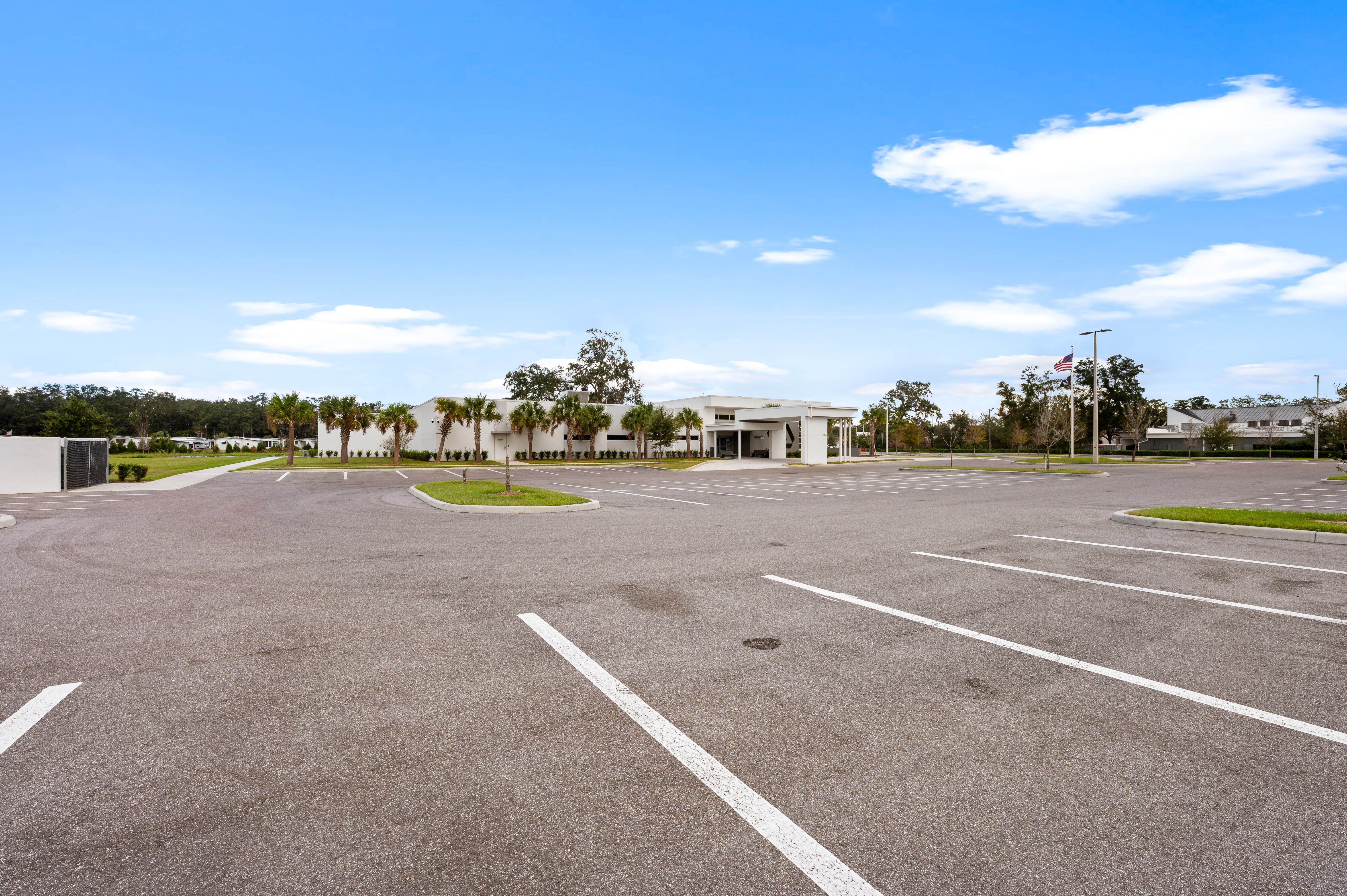 zephyrhills-va-clinic-parking-lot-22